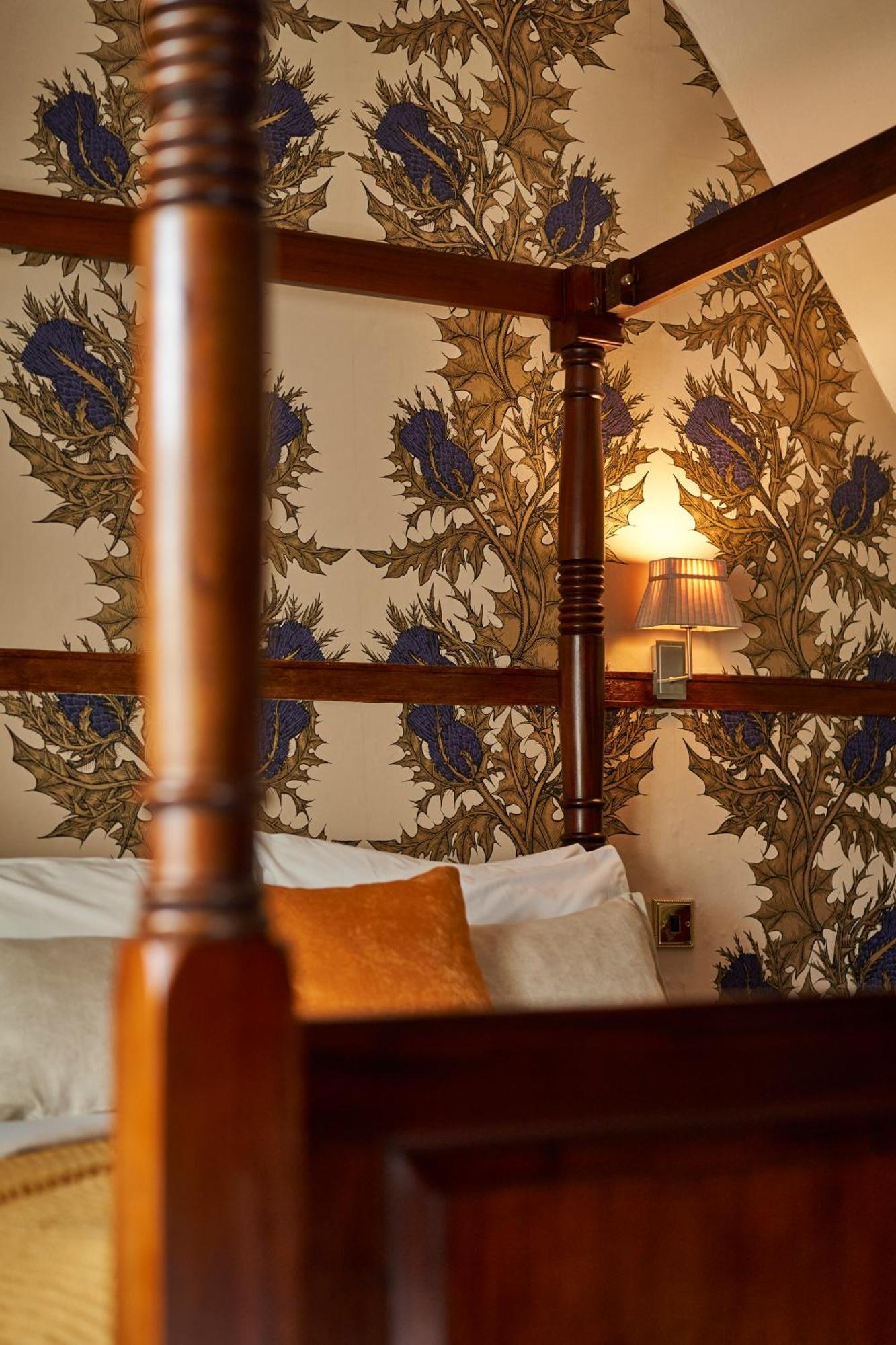 Stage House Bed & Breakfast Гленфиннан Экстерьер фото