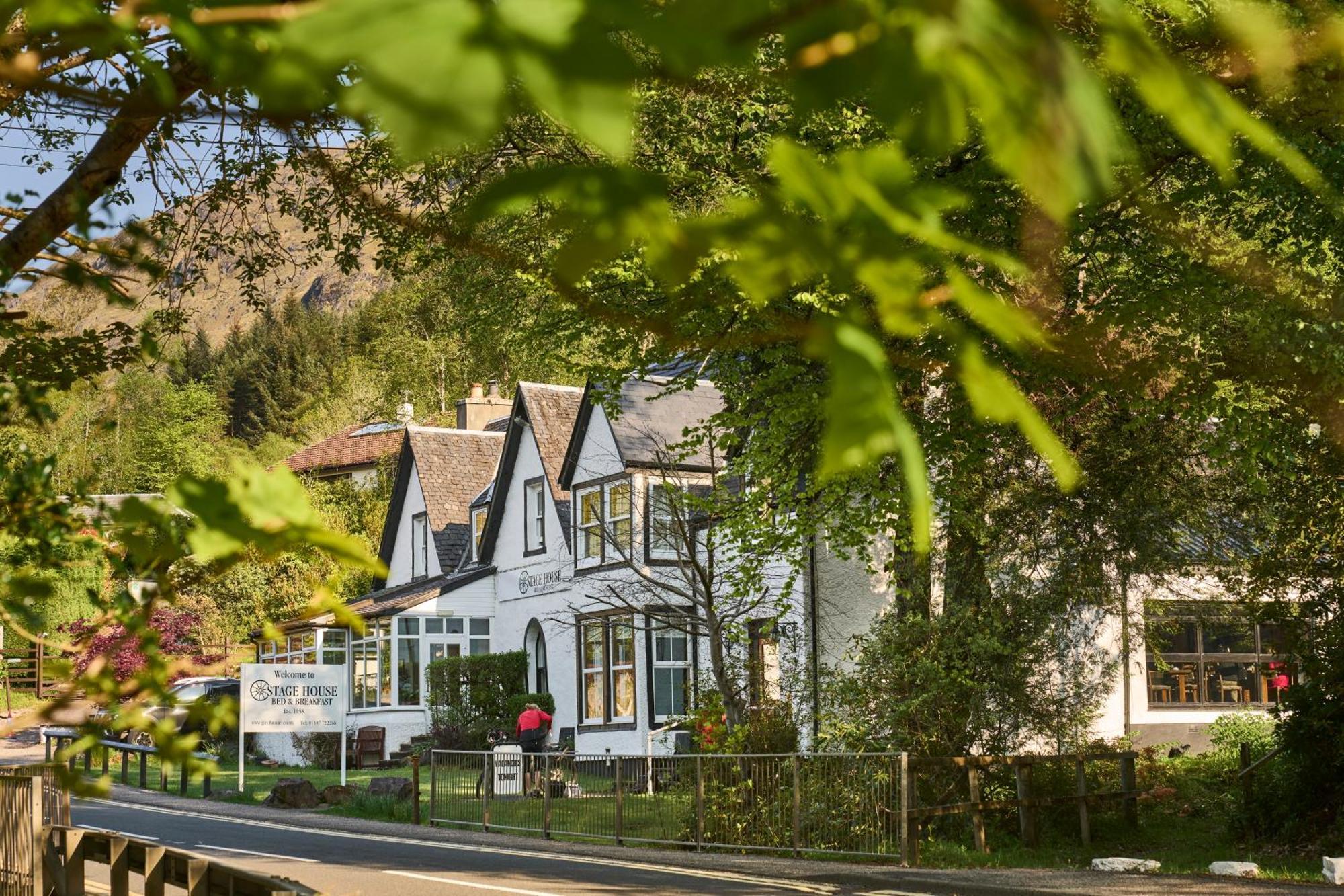 Stage House Bed & Breakfast Гленфиннан Экстерьер фото