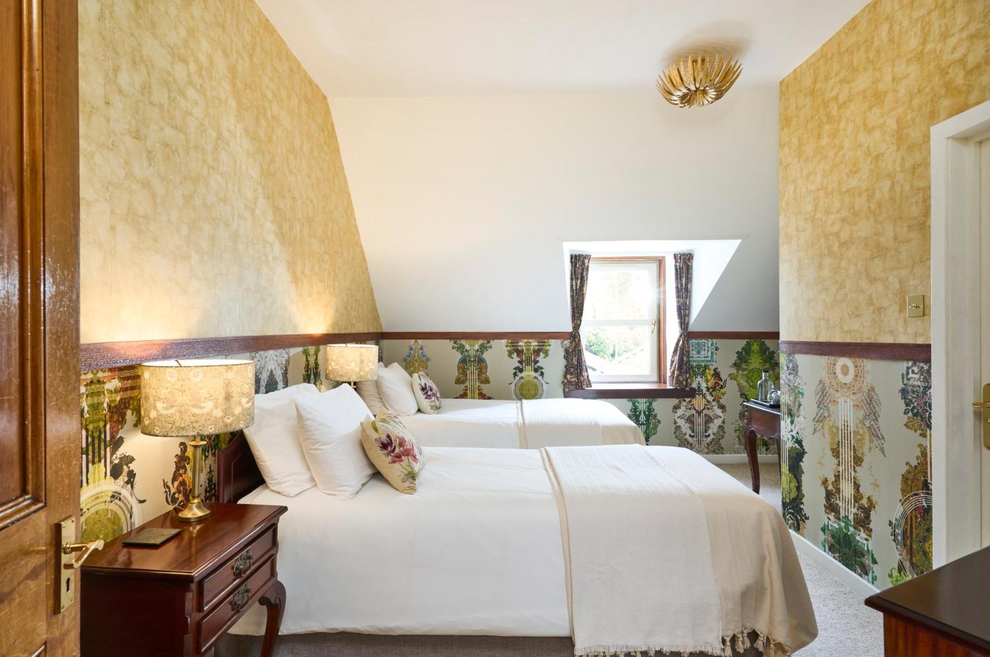 Stage House Bed & Breakfast Гленфиннан Экстерьер фото