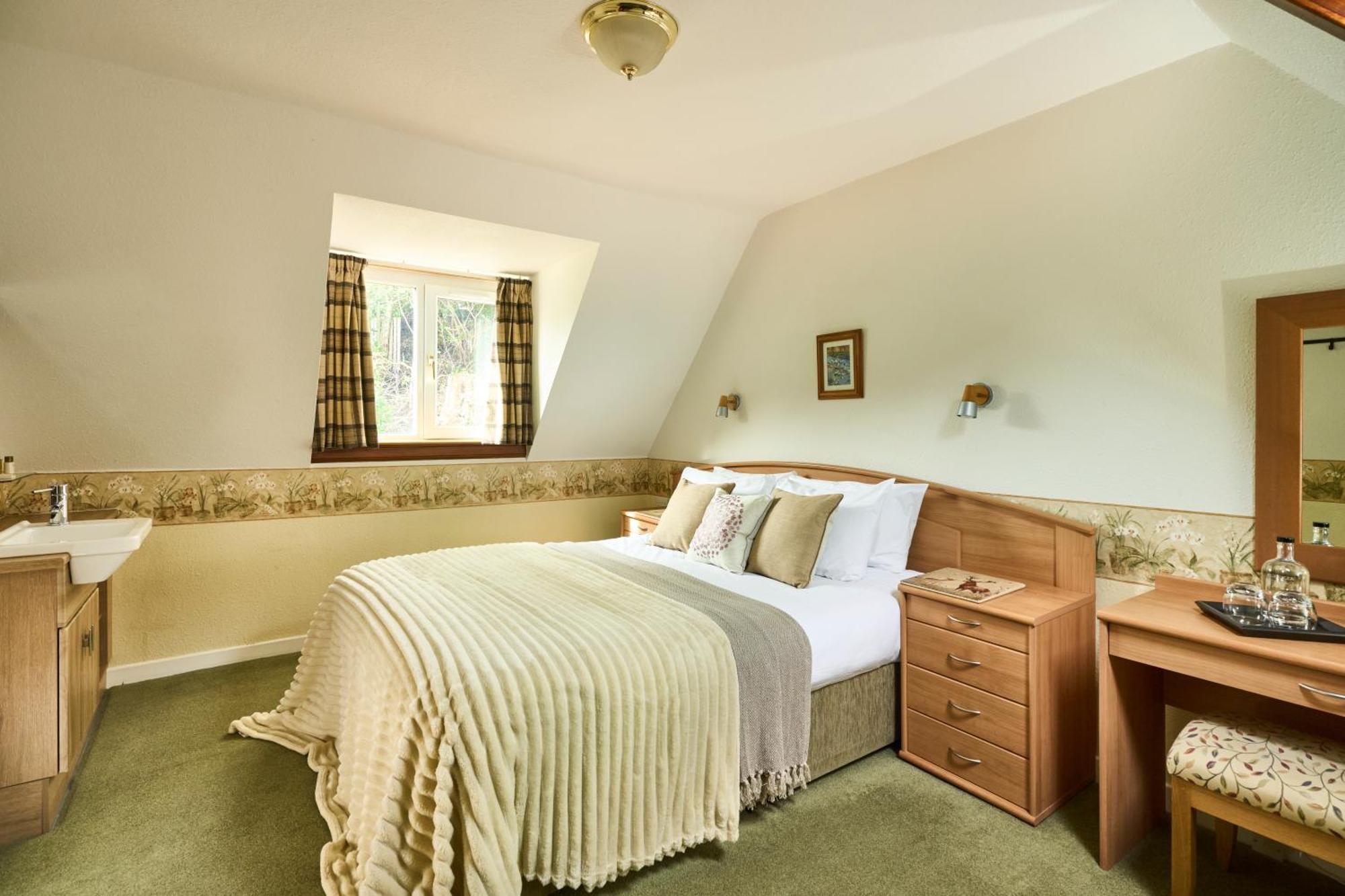 Stage House Bed & Breakfast Гленфиннан Экстерьер фото